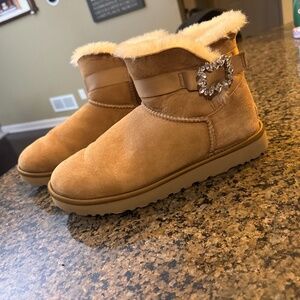 UGG Mini Side Brooch Chestnut Size 11 EU 42